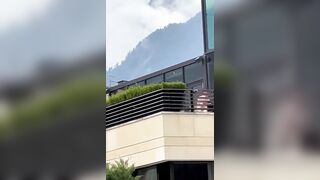 Il manager sgamato a sbattersi una segretaria