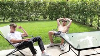 Amica di mamma fa arrapare i ragazzi