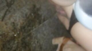 Antonella che piscia