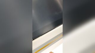 Spiata mentre fa la spesa