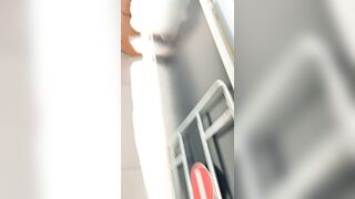 Spiata mentre fa la spesa