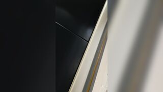 Spiata mentre fa la spesa