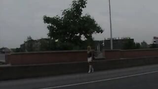 Stella la puttana salva un suicida