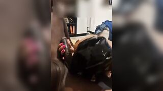 Moglie italiana puttana succhia il cazzo del bull negro