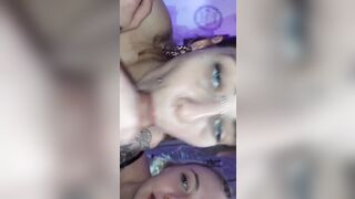 Sorelle italiane succhiano il cazzo al loro amico