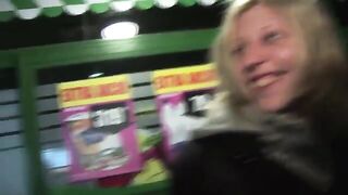 Giovane puttanella biondina 2