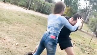 Calci nelle palle dello schiavo