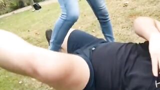 Calci nelle palle dello schiavo