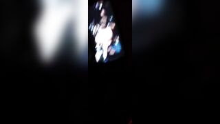 La riprende a pompare di nascosto