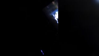 La riprende a pompare di nascosto