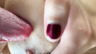 RAGAZZA TETTONA NUDA IN DOCCIA