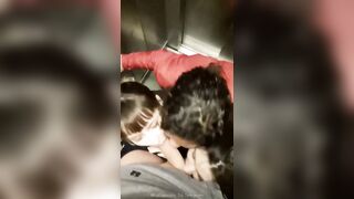 3 ZOCCOLE SUCCHIANO UN PISELLO IN ASCENSORE