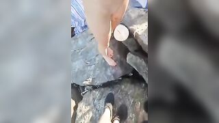 Anteprima del video: Camgirl italiana fa una diretta sulla spiaggia nudista