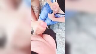 Camgirl italiana fa una diretta sulla spiaggia nudista