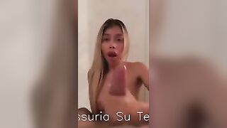 BIONDINA SEGA UN BEL PISELLONE