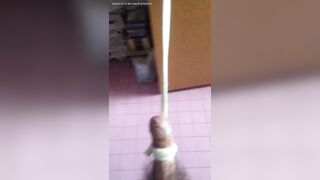 aprire armadio col cazzo