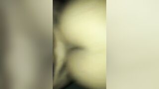 La sua zoccola lo prende in culo e poi in bocca