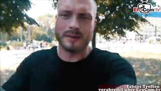 La biondina tatuata è assatanata