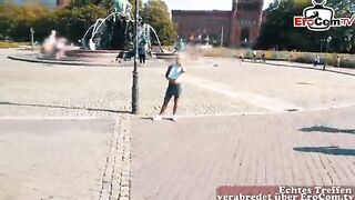 La biondina tatuata è assatanata