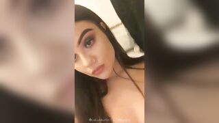 Anteprima del video: TEEN ECCITATA SI MASTURBA CON UN PENNARELLO