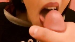 TEEN MENTRE GIOCA VIENE SCOPATA DAL RAGAZZO