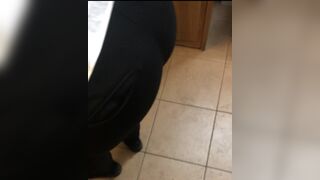 Puttana Culona Rumena Cameriera Se lo Vuole far Sbattere a Novanta Durante servizio