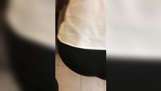 Puttana Culona Rumena Cameriera Se lo Vuole far Sbattere a Novanta Durante servizio