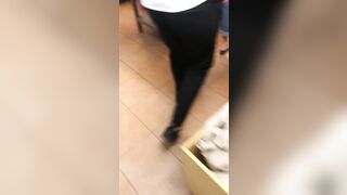 Puttana Culona Rumena Cameriera Se lo Vuole far Sbattere a Novanta Durante servizio