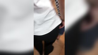 Puttana Culona Rumena Cameriera Se lo Vuole far Sbattere a Novanta Durante servizio