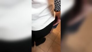 Puttana Culona Rumena Cameriera Se lo Vuole far Sbattere a Novanta Durante servizio