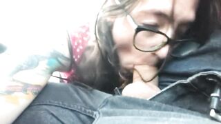 Gran bella mora spompa in auto