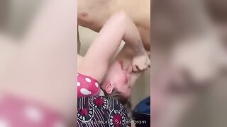 TEEN SCOPATA IN BOCCA VIOLENTEMENTE