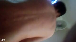 LETIZIA MI RIPRENDE MENTRE MI SCOPA