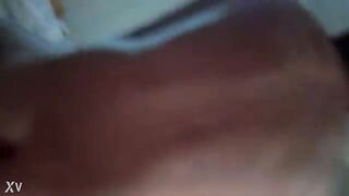 LETIZIA MI RIPRENDE MENTRE MI SCOPA