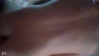 LETIZIA MI RIPRENDE MENTRE MI SCOPA