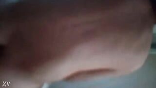 LETIZIA MI RIPRENDE MENTRE MI SCOPA