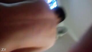 LETIZIA MI RIPRENDE MENTRE MI SCOPA