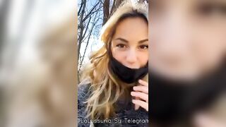 BELLA BIONDA DA UNA LIVE E SBOCCHINA UNO A CASO