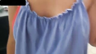 Ci prova con la vicina e se la sbatte