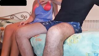 Ci prova con la vicina e se la sbatte