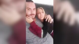 Anteprima del video: Coppietta fa una live per i fan