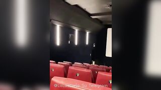 MOSTRA LE SUE COSE AL CINEMA