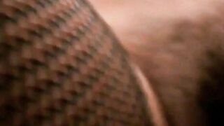 Ludovica, signora matura romana gode alla pecorina sul tavolo