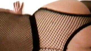 Ludovica, signora matura romana gode alla pecorina sul tavolo