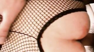 Ludovica, signora matura romana gode alla pecorina sul tavolo