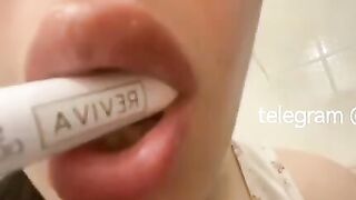 Anteprima del video: Mi masturbo in bagno di nascosto