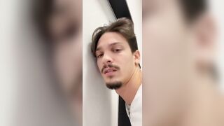 Io ed il coinquilino ci divertiamo con la protituta