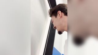 Io ed il coinquilino ci divertiamo con la protituta