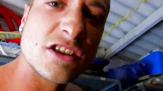 Bella mora assetata e vogliosa