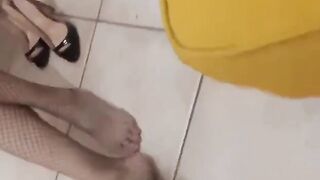 La puttana mi manda un video per farmi arrapare